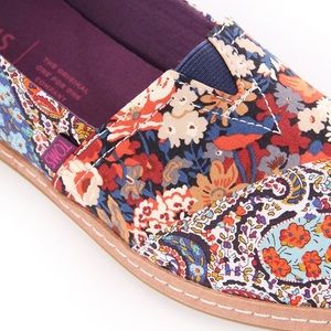 TOMS Liberty Paisley Size 9 EUC